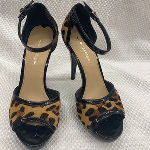 VIA SPIGA Cheetah Print Heel